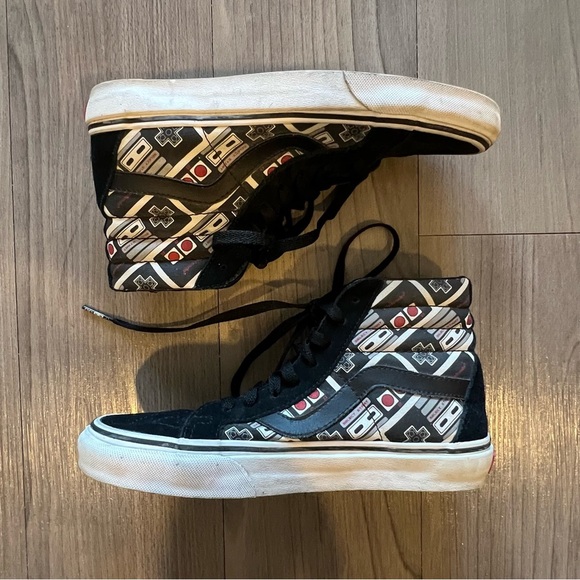 Vans Nintendo Game Over NES Controller Black White Red Sk8-Hi Sneaker High Top - Picture 1 of 6